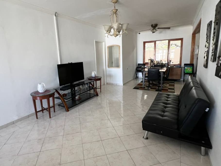 Spacious 4-Bedroom Family Home with Large Patio & Garage - 8