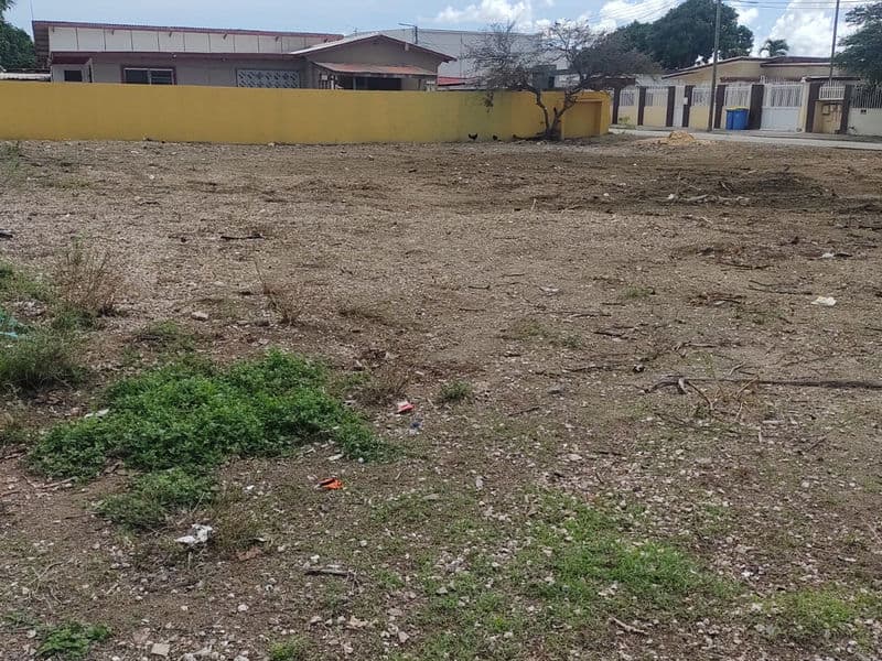 Property Land (Eigendom) Located by Downtown Aruba