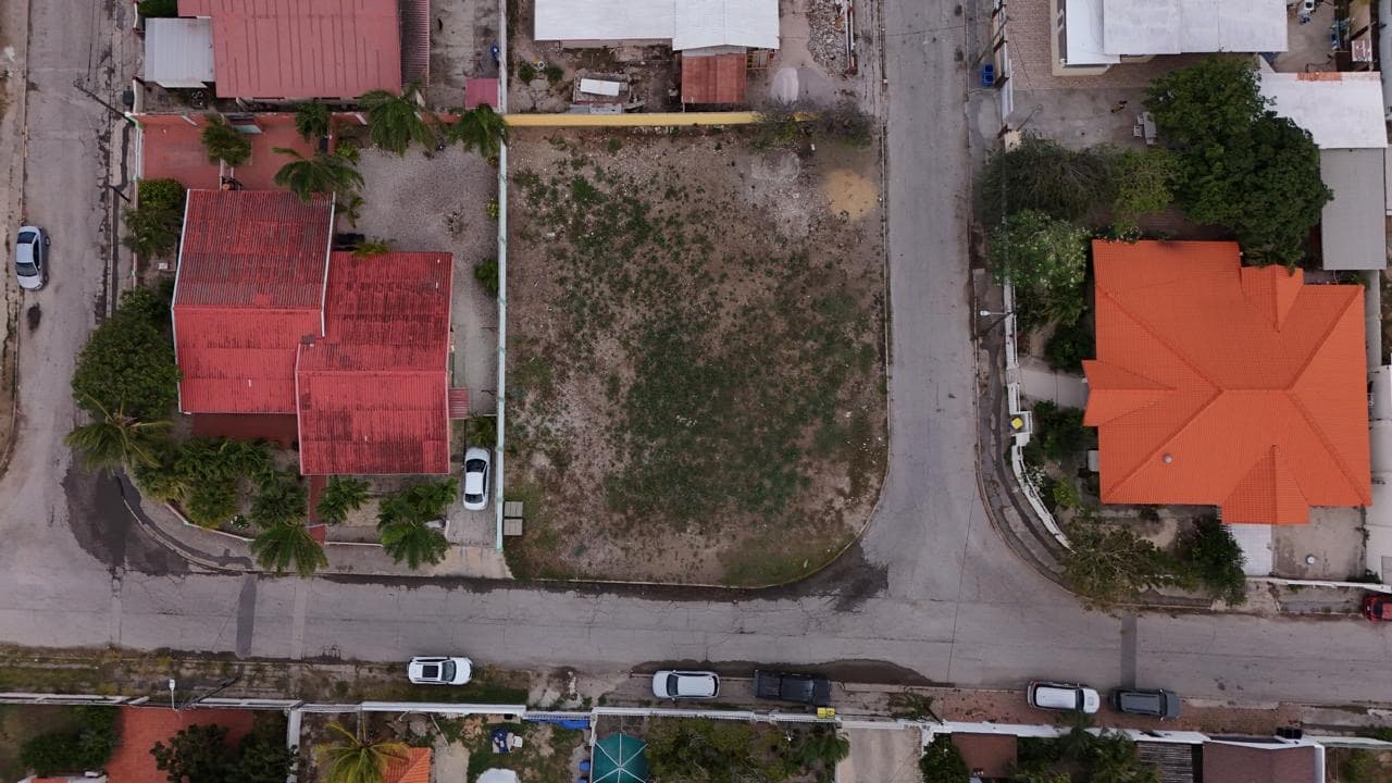 Property Land (Eigendom) Located by Downtown Aruba
