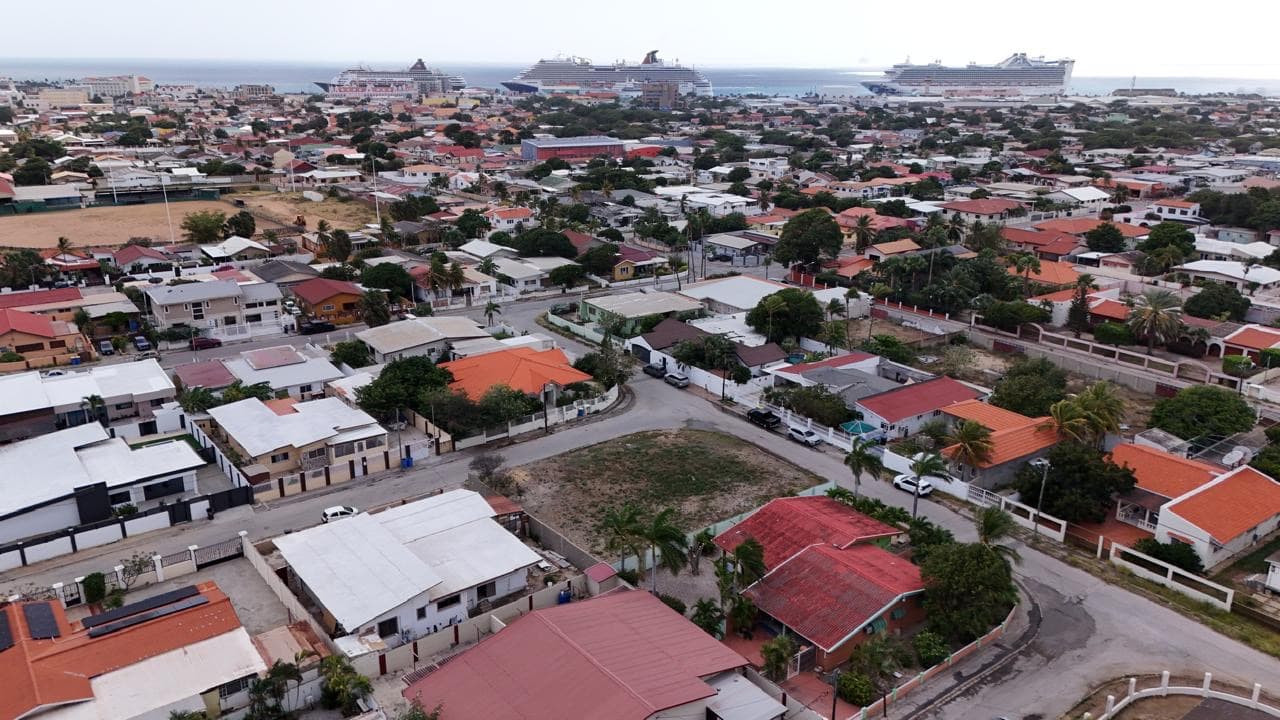Property Land (Eigendom) Located by Downtown Aruba - 2